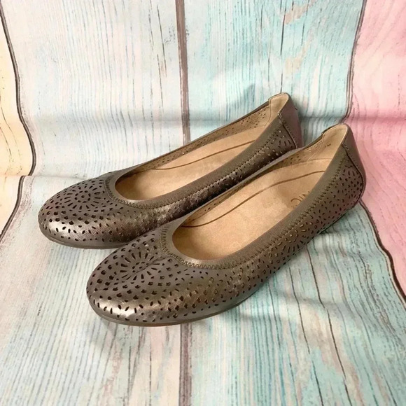Metallic gray Vionic ballet flats size 7 - Picture 5 of 10